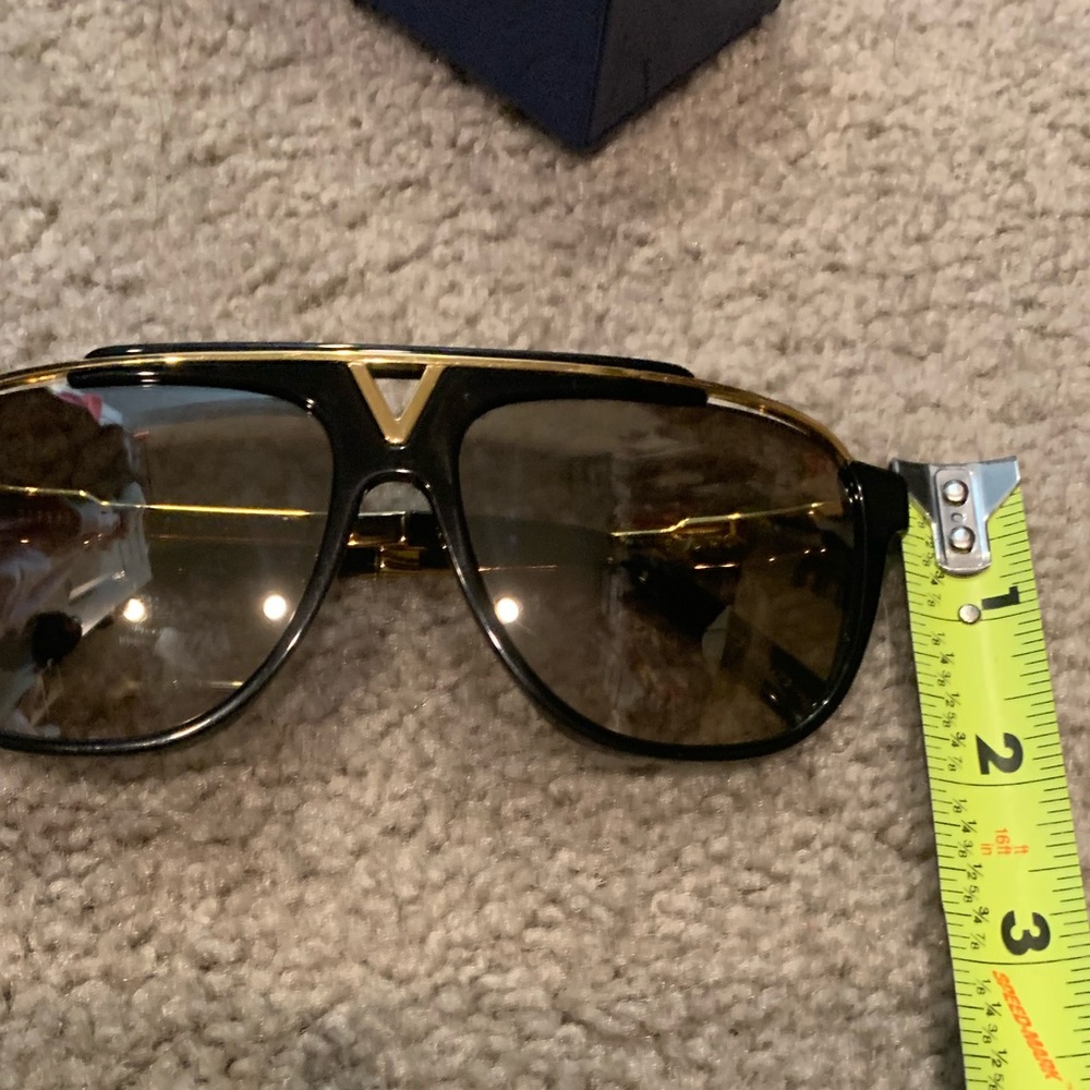 Sold—Louis Vuitton logo sunglasses - Picture 10 of 13